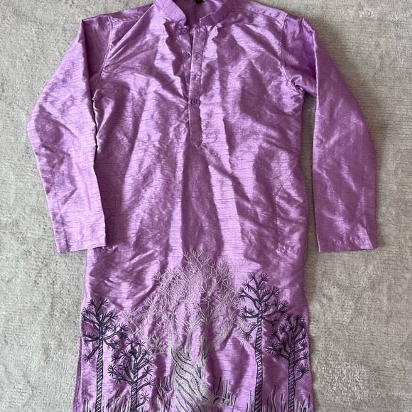 Lavender Orchid Embroidered Silk Kurta For Men - Picture 4 of 5